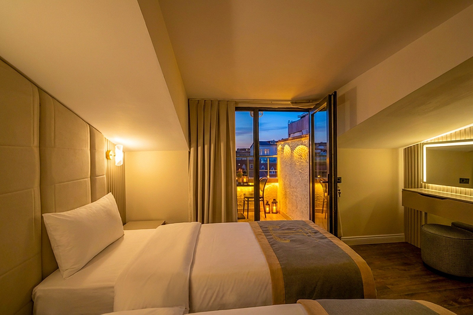 Twin Room with Balcony